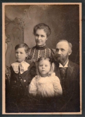 James and Nellie Parker with their children Hugh and Dorothy
